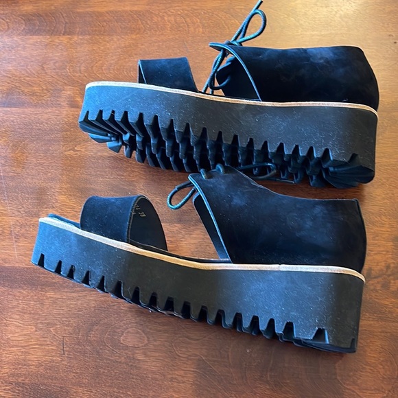 All Black NWOT “flatform” lug wedge sandals. Black Euro size 38 (7 1/2 -… - Picture 4 of 9